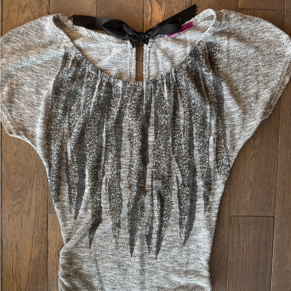 Julie's Closet Gray and Black Dolman Sleeve Graphic Blouse